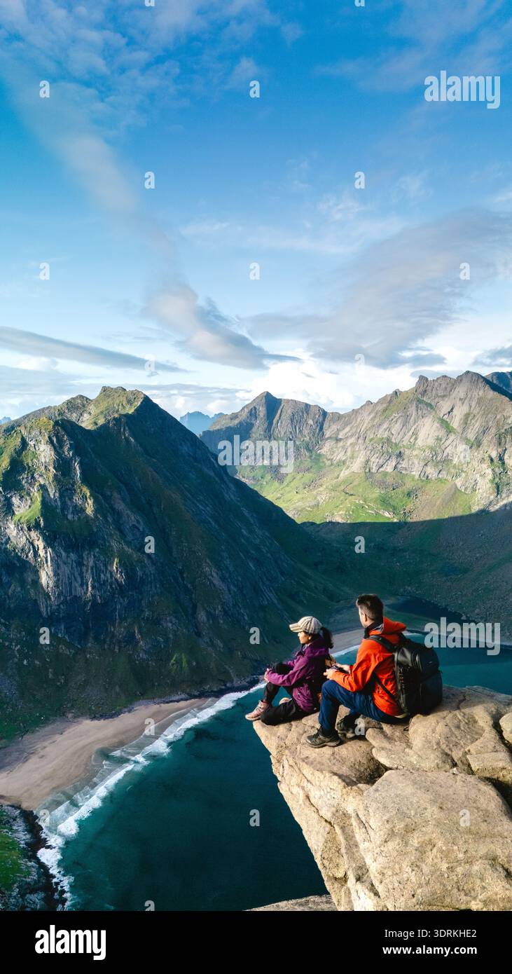 Vue imprenable depuis Ryten Kvalvika Beach Trail à Lofoten, Norvège Banque D'Images