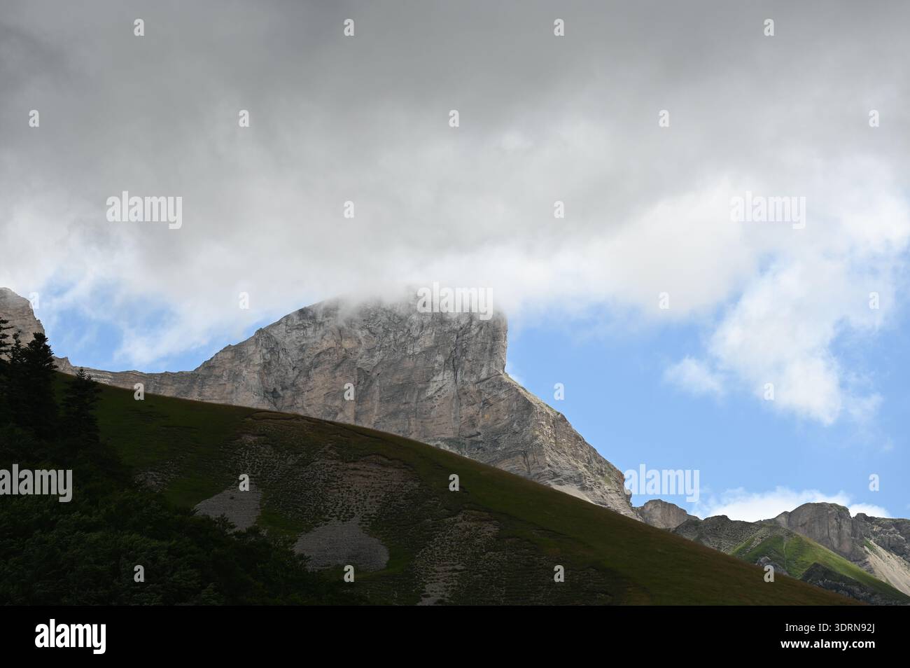 Montagnes près de la Jarjatte Banque D'Images