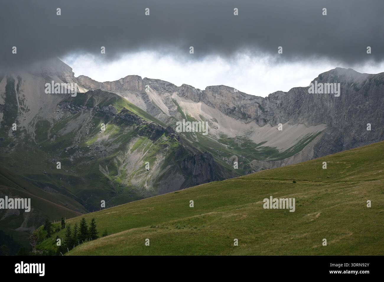 Montagnes près de la Jarjatte Banque D'Images