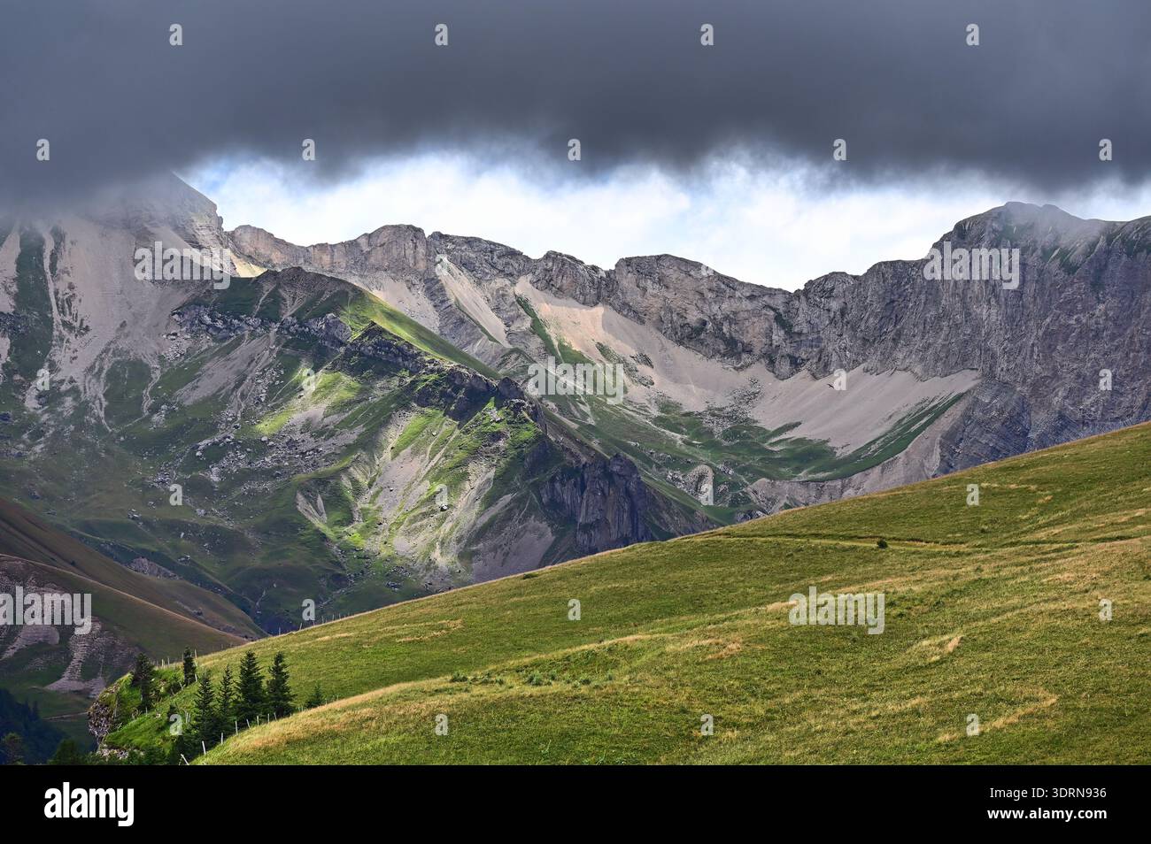 Montagnes près de la Jarjatte Banque D'Images