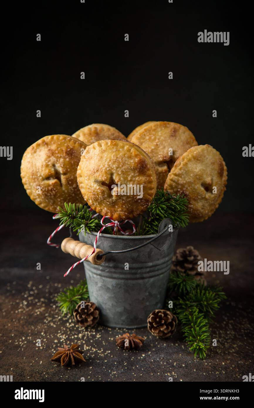 Pompons de tarte aux pommes, fond sombre, Banque D'Images
