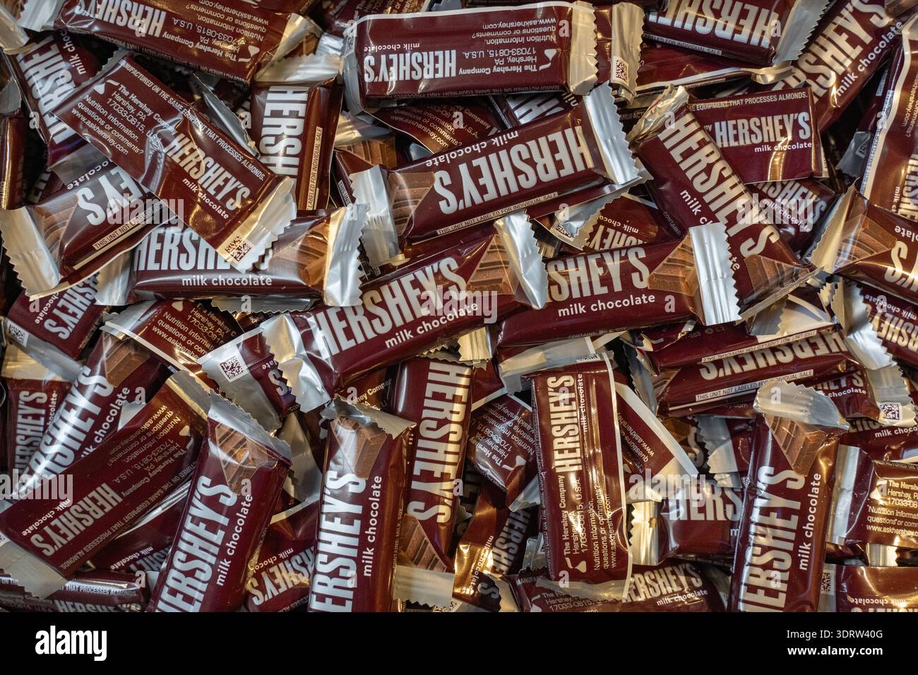 Hershey, Pennsylvanie - 28 janvier 2026 : les bars à chocolat Hershey's exposés au magasin Hershey's Chocolate World et à l'attraction touristique de Hersh Banque D'Images