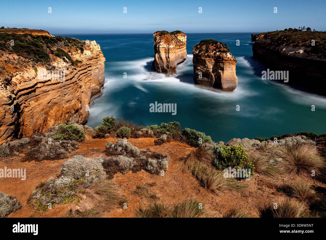 Collapsed Island Archway dans le parc national de Port Campbell, comme une longue exposition de pleine lune la nuit, ce qui fait ressembler à la journée. Banque D'Images