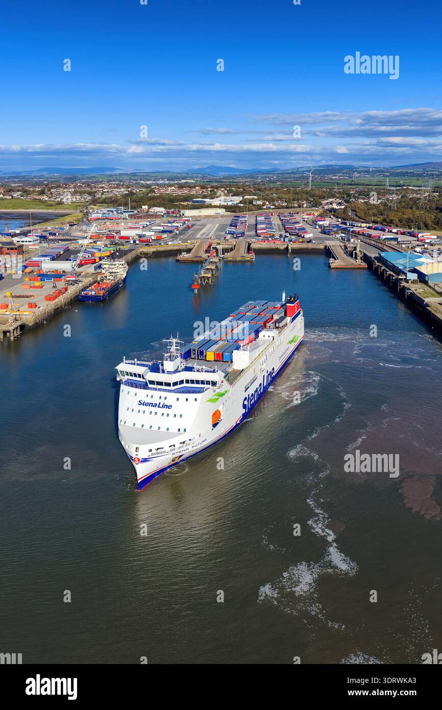 Le ferry NewMax classe RoRo Stena Futura, opéré par Stena Line, arrive à Heysham. Banque D'Images