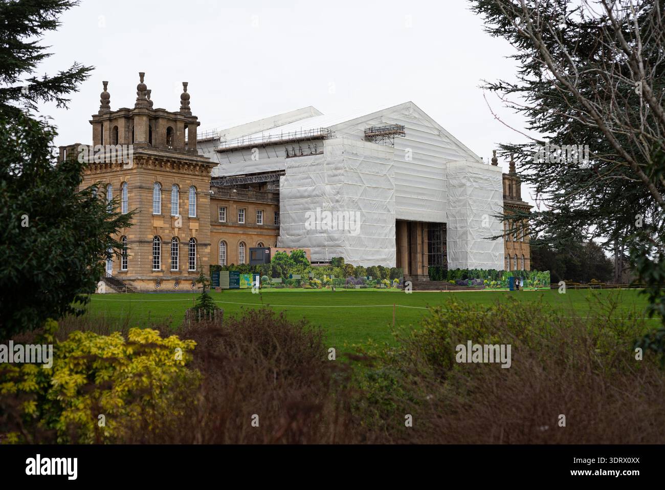 Extérieur du palais de Blenheim avec échafaudage de restauration de toit en 2026, Woodstock, Royaume-Uni Banque D'Images