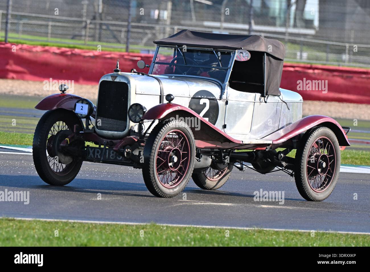 Chris Chilcott, Alvis 12-50, 2026 a vu la 70ème course du Trophée Pomeroy, il a commencé en 1952, il dispose de voitures de toutes les époques et types, c'est le Banque D'Images