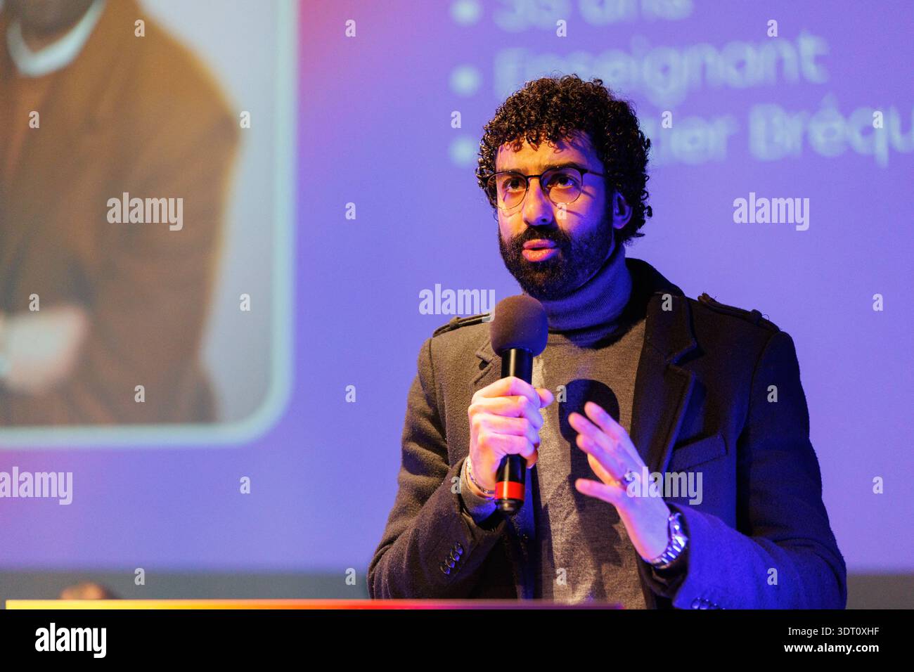 Londres, Royaume-Uni. 19 février 2026. Portrait de Salah eddine ben Hadj abbes, colistier sur la liste "faites mieux pour Rennes" avec Marie Mesmeur, députée de la 1ère circonscription d'Ille et Vilaine, en tête de liste, lors de la réunion de campagne municipale 2026, le 19 février 2026. Photo de Yannick Billioux/ABACAPRESS.COM crédit : Abaca Press/Alamy Live News Banque D'Images
