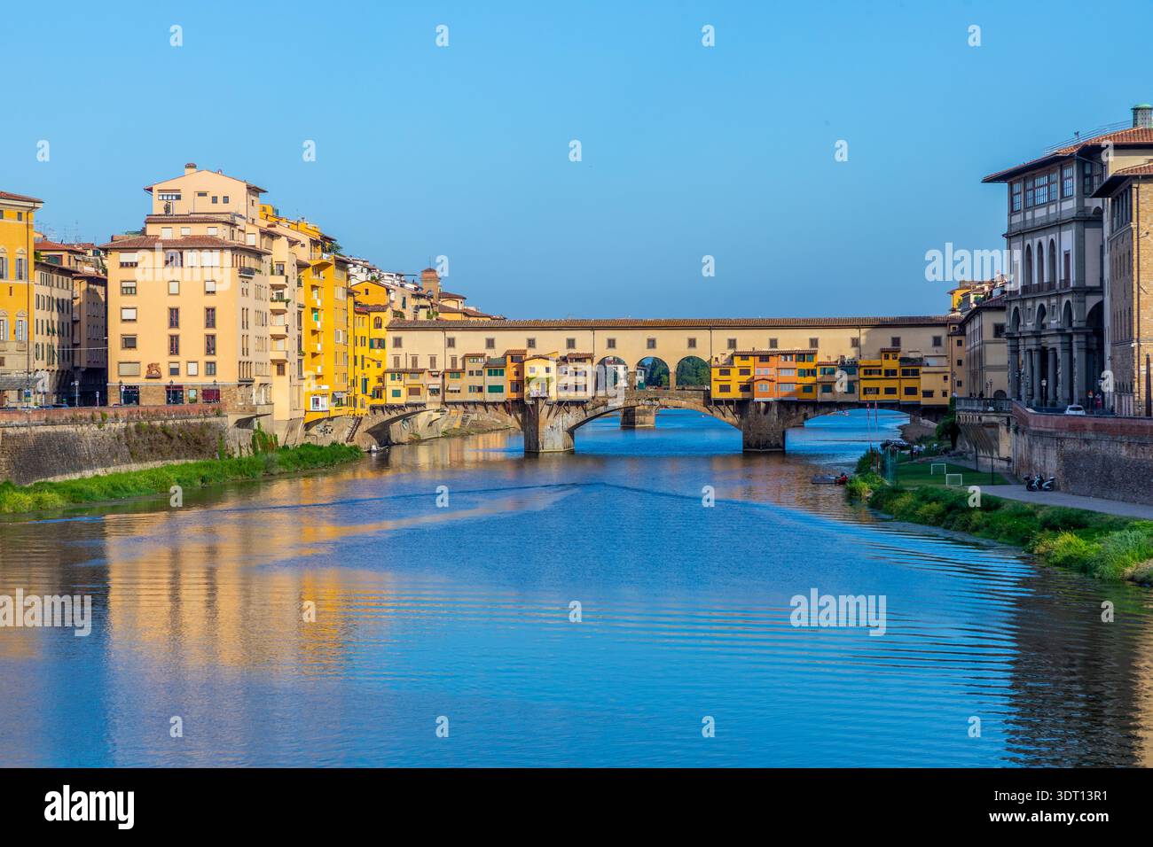 Célèbre Ponte Veccio historique à Florence, sur la rivière Arno Banque D'Images