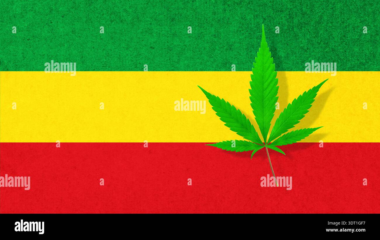 Feuille de chanvre de cannabis sur fond de couleurs de drapeau rasta. Texture vintage rayée dans les couleurs rasta reggae avec feuille de marijuana. Banque D'Images