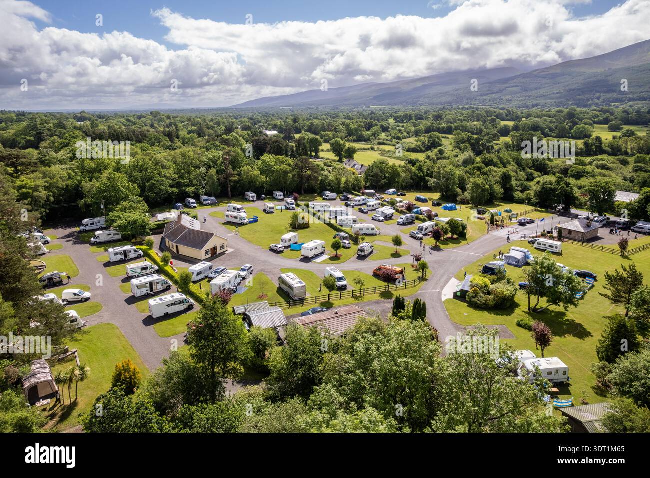 Photo drone de Glen of Aherlow Caravan & Camping Park à Newtown, Glen of Aherlow, Co Tipperary, Irlande Banque D'Images