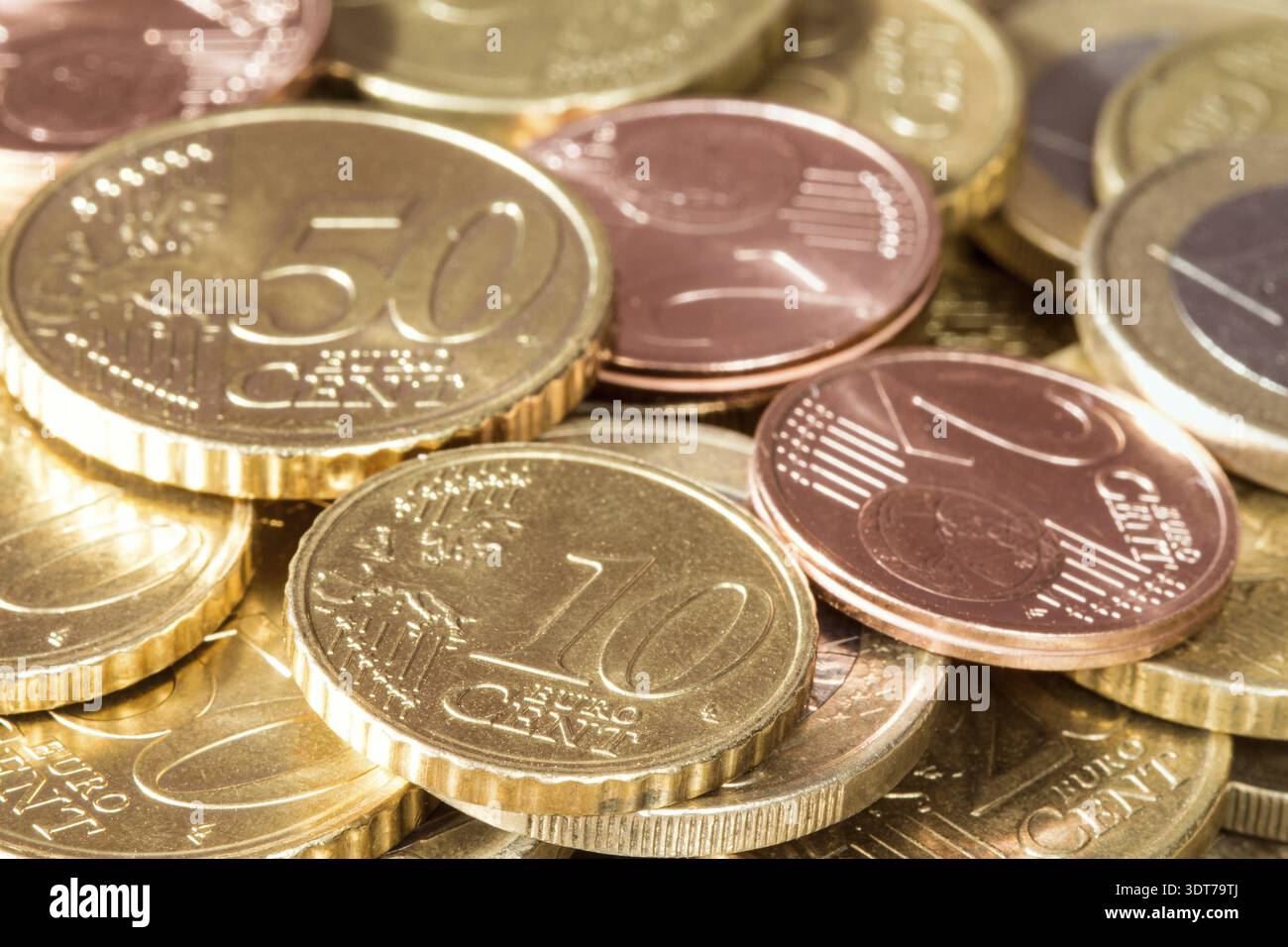 Gros plan de pièces en euros. Concept financier Banque D'Images