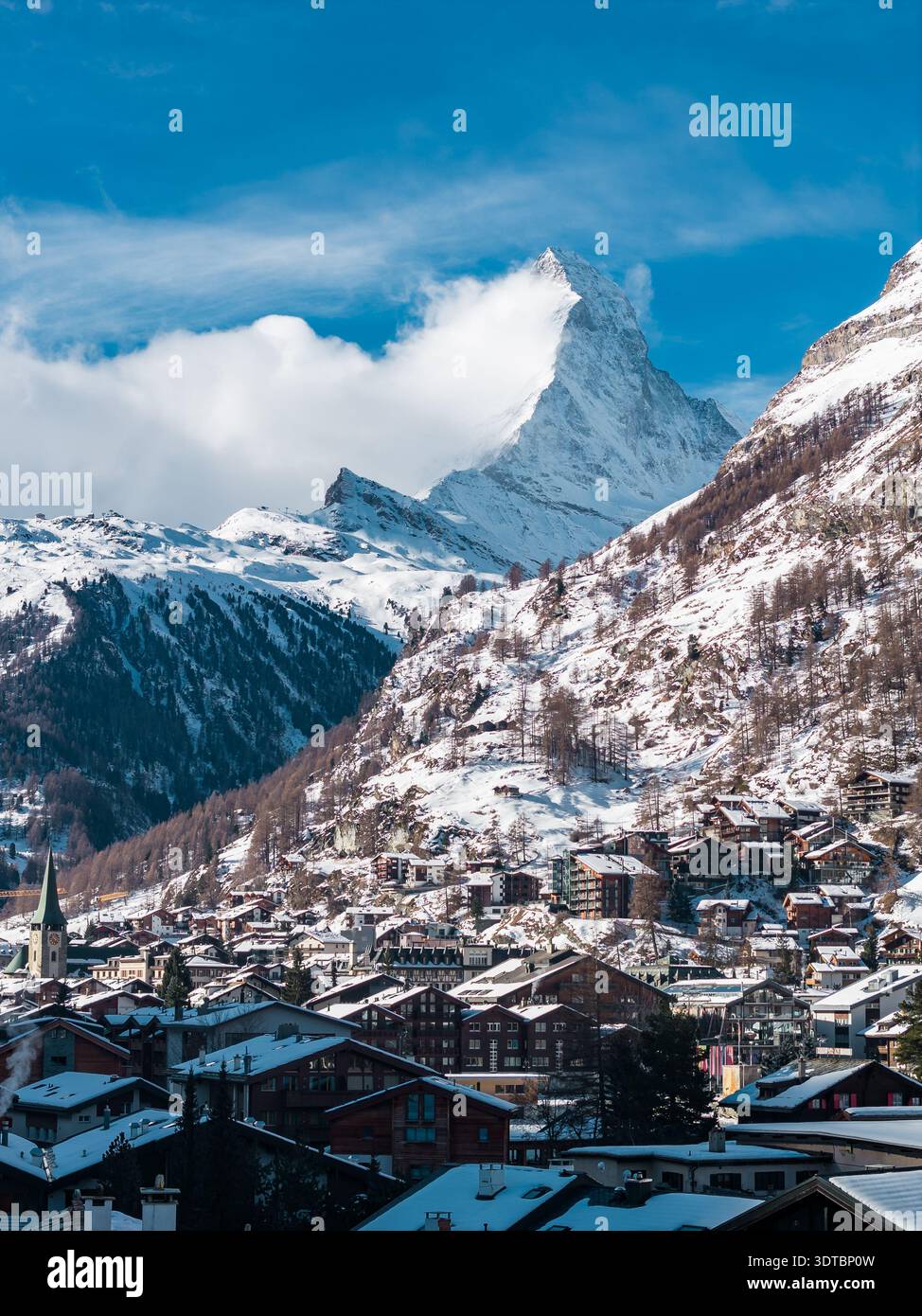Zermatt, Suisse sous le Cervin avec flèche d'église Banque D'Images