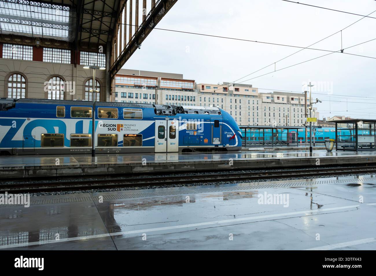 Trains régionaux ZOU-Marseille gare centre St Charles-Provence France Banque D'Images