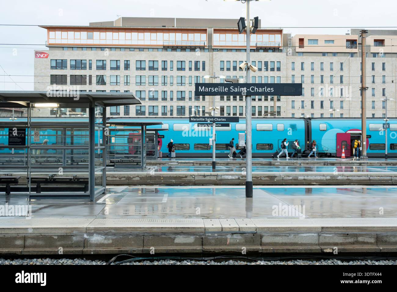 Trains régionaux ZOU-Marseille gare centre St Charles-Provence France Banque D'Images