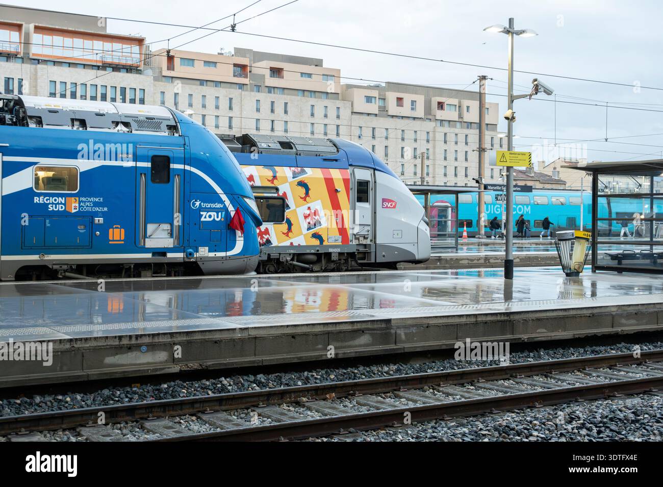 Trains régionaux ZOU-Marseille gare centre St Charles-Provence France Banque D'Images