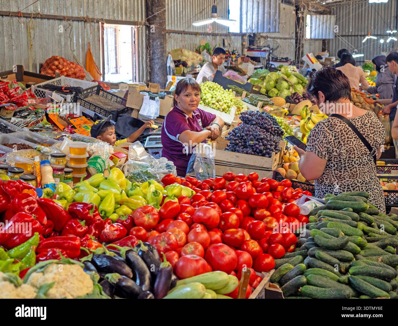 Le petit Bazar (Bugu Bazaar) à Karakol Banque D'Images