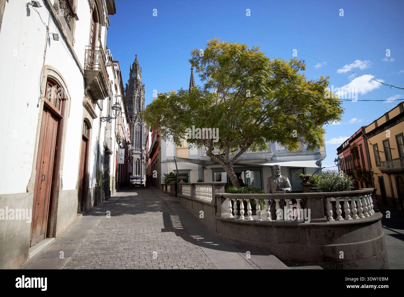 plaza del doctor joaquin blanco avec statue du poète domingo rivero arucas, gran canaria, îles canaries, espagne Banque D'Images