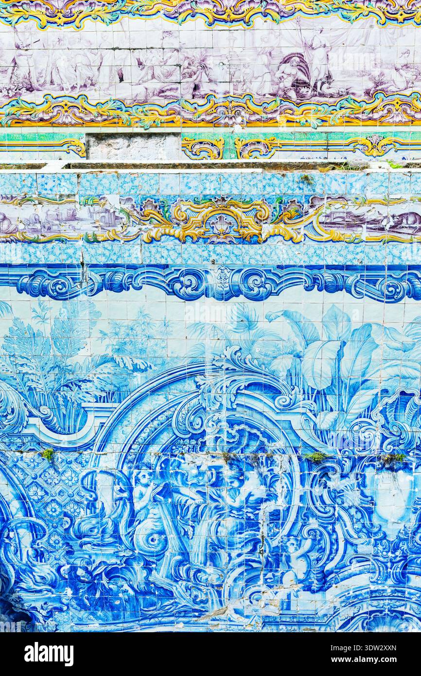 Décorations en céramique du canal d'eau du palais national de Queluz, Queluz, Lisbonne, Portugal Banque D'Images