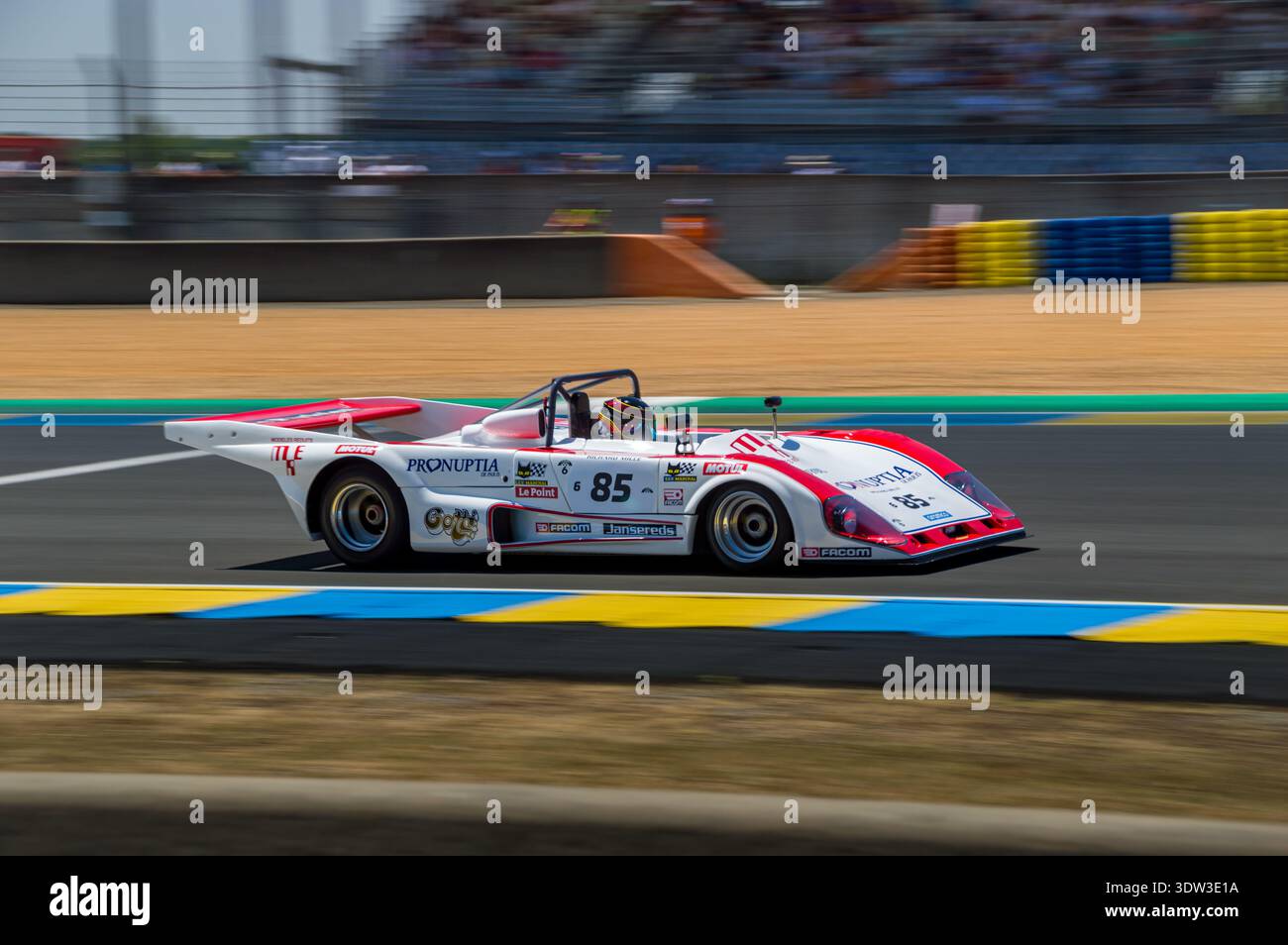 Anthony Hancock / Daniel Eagling au volant d'une Lola T296 1978 au Mans Classic, juillet 2025 Banque D'Images