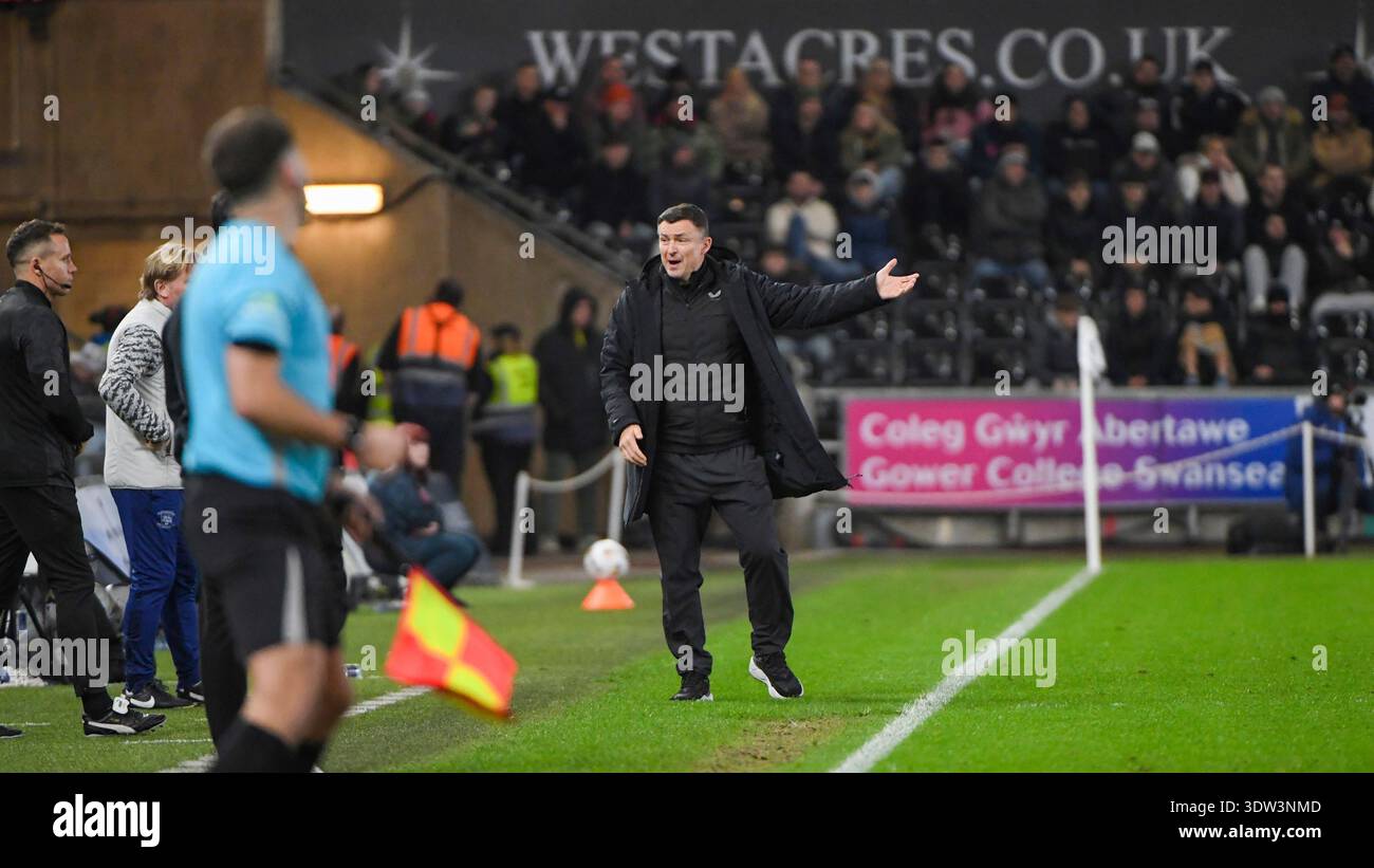 24 février 2026 ; Swansea COM Stadium, Swansea, pays de Galles ; EFL Championship Football, Swansea City contre Preston North End ; Paul Heckingbottom, directeur de Preston North End, semble frustré Banque D'Images