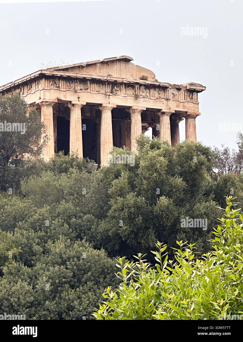 Temple d'Héphaïstus. C'est le temple grec ancien le mieux conservé en Grèce. Il est situé sur le côté nord-ouest de l'ancienne Agora. Banque D'Images