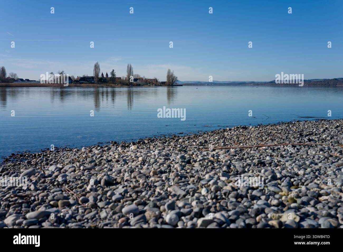 Insel Reichenau, ruhige Szene am Seeufer *** Île de Reichenau, scène tranquille au bord du lac Banque D'Images