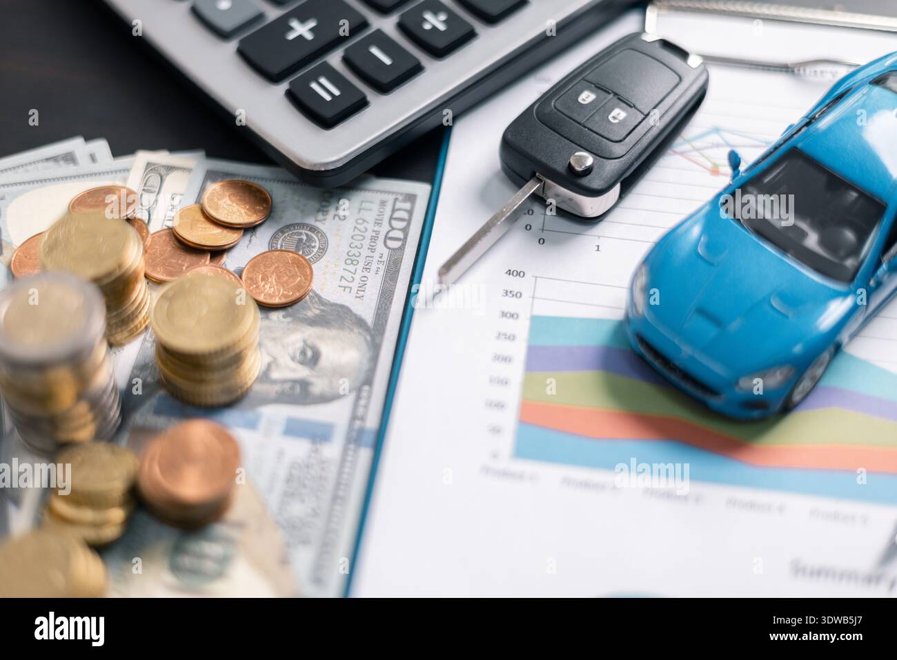 Finance banque de frais d'impôt comptabilité budget argent homme d'affaires main pour l'analyse des dépenses d'affaires sauver l'utilisation de voiture financière calculer comptable close up Banque D'Images