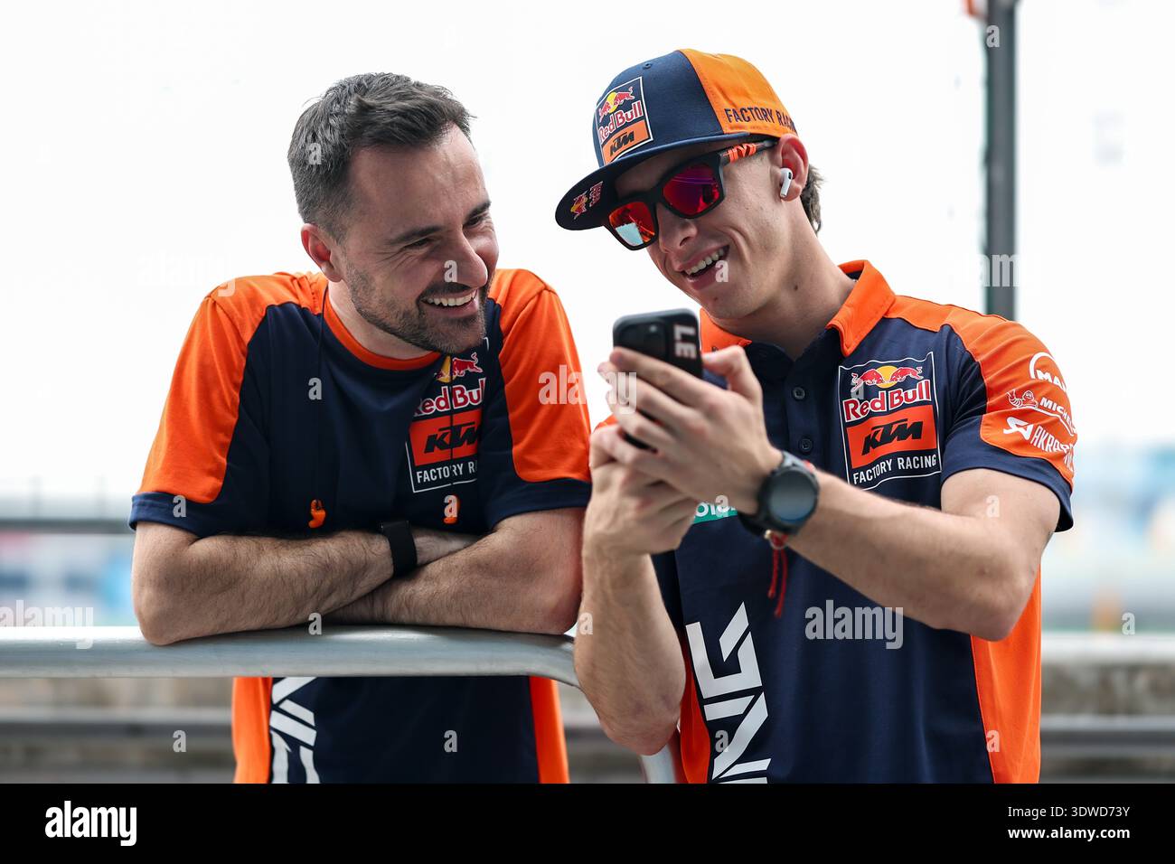 BURIRAM, THAÏLANDE - FÉVRIER 26 : Pedro Acosta, Espagnol, et Red Bull KTM Factory Racing(37) en avant-première avant le MotoGP de Thaïlande sur le circuit international de Chang le 26 février 2026 à Buriram, Thaïlande. (Photo de Qian Jun) Banque D'Images