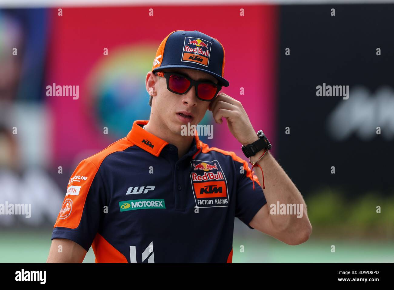 BURIRAM, THAÏLANDE - FÉVRIER 26 : Pedro Acosta, Espagnol, et Red Bull KTM Factory Racing(37) en avant-première avant le MotoGP de Thaïlande sur le circuit international de Chang le 26 février 2026 à Buriram, Thaïlande. (Photo de Qian Jun) Banque D'Images