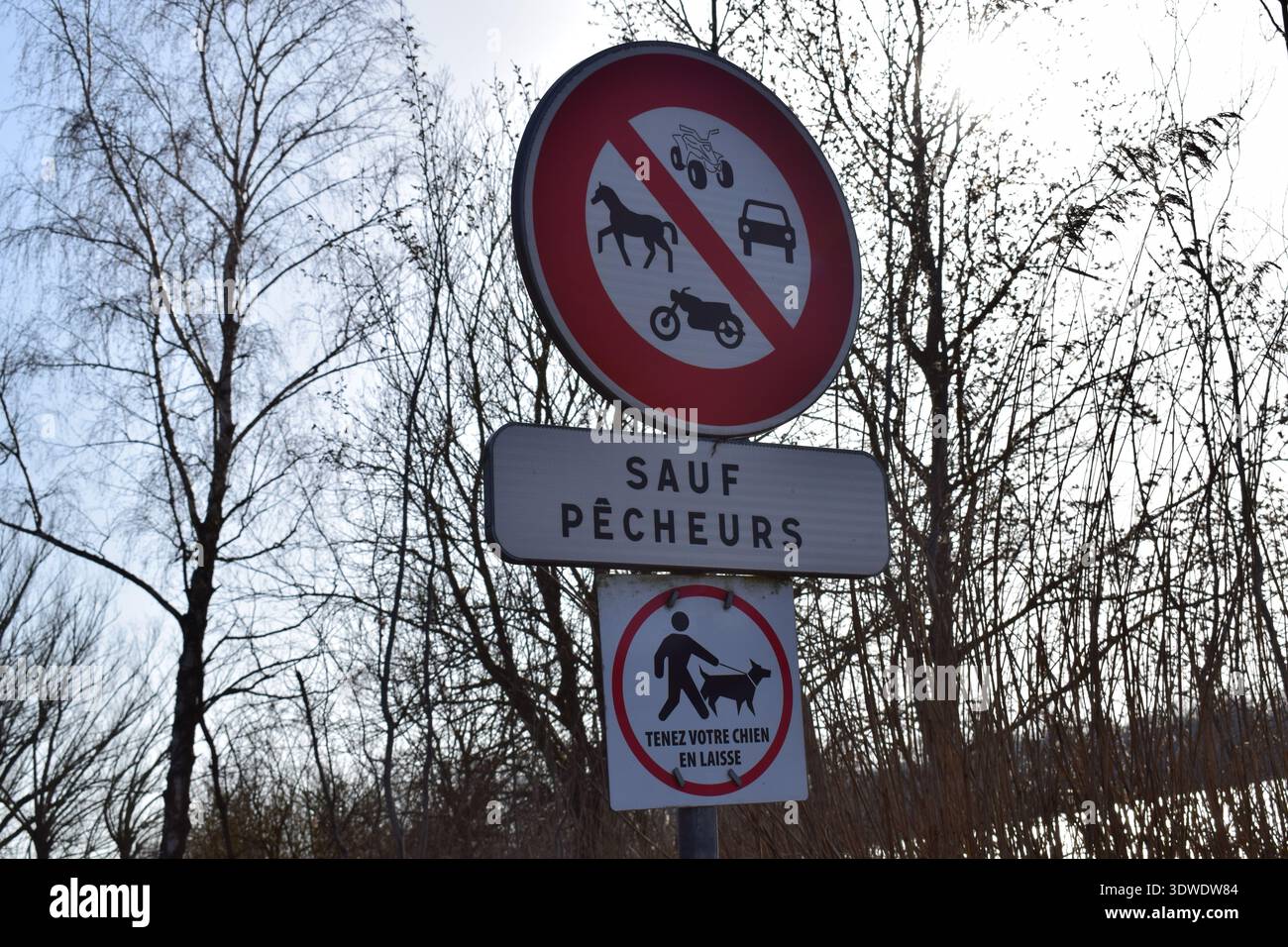pas de signe d'entrée pour les véhicules de toutes sortes et chevaux - signe Banque D'Images