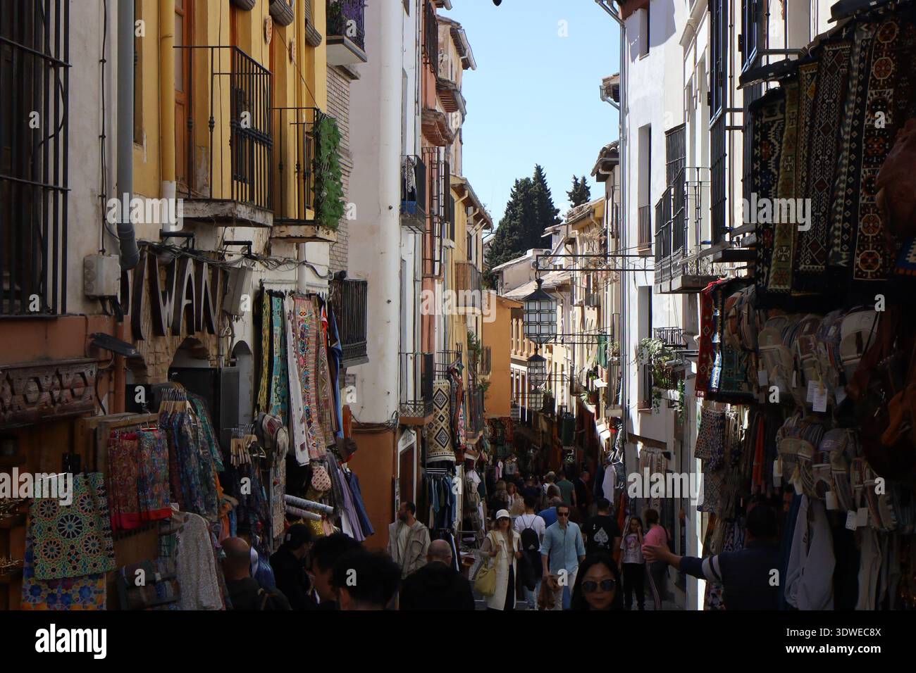 Rue typique, ville de Grenade, Andalousie, Espagne Banque D'Images