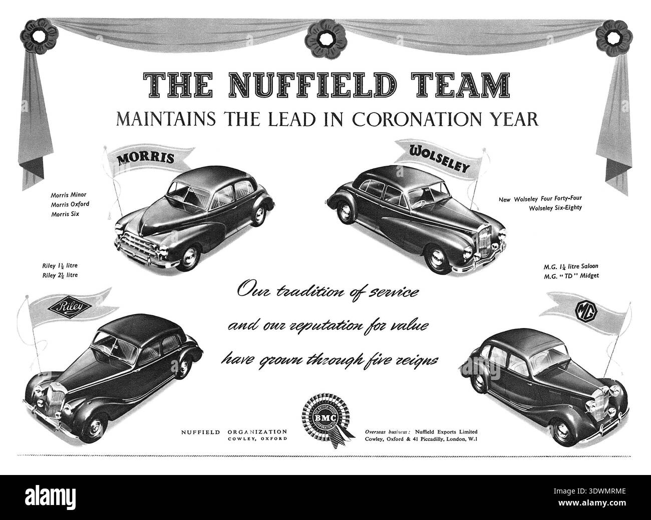 1953 publicité britannique pour la Nuffield Organisation, qui fait partie de la British Motor Corporation. Publicité de l'année du couronnement illustrant les marques de voitures Morris, Riley, Wolseley et MG. Banque D'Images