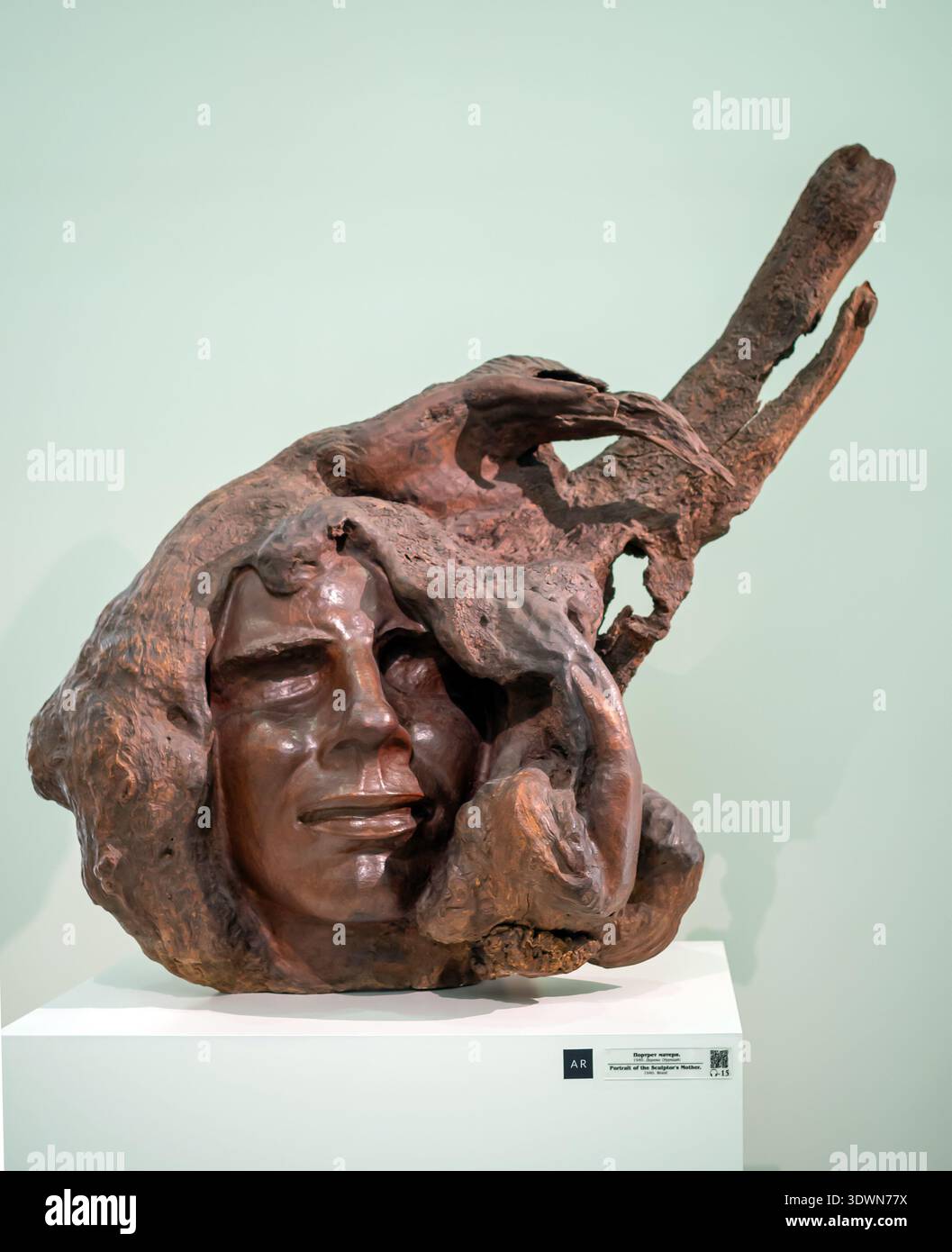 Saransk, Russie - 18 juin 2024 : sculpture 'Portrait de mère' par S.D. Erzya, 1940. Musée S.D. Erzya, Saransk Banque D'Images