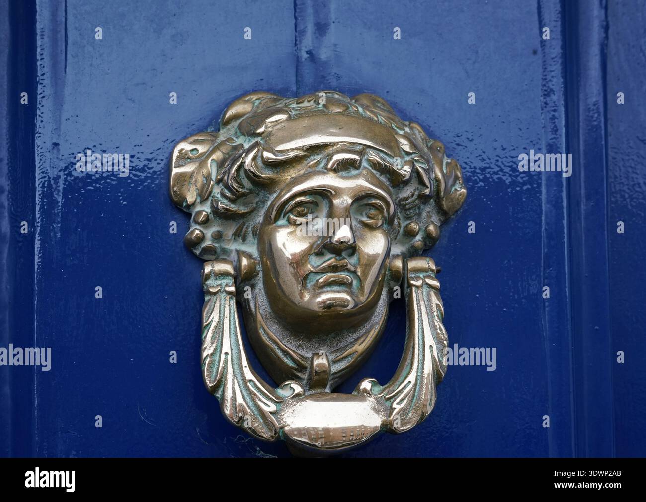 Frappeur de porte antique victorien mettant en vedette la déesse grecque Athéna Banque D'Images