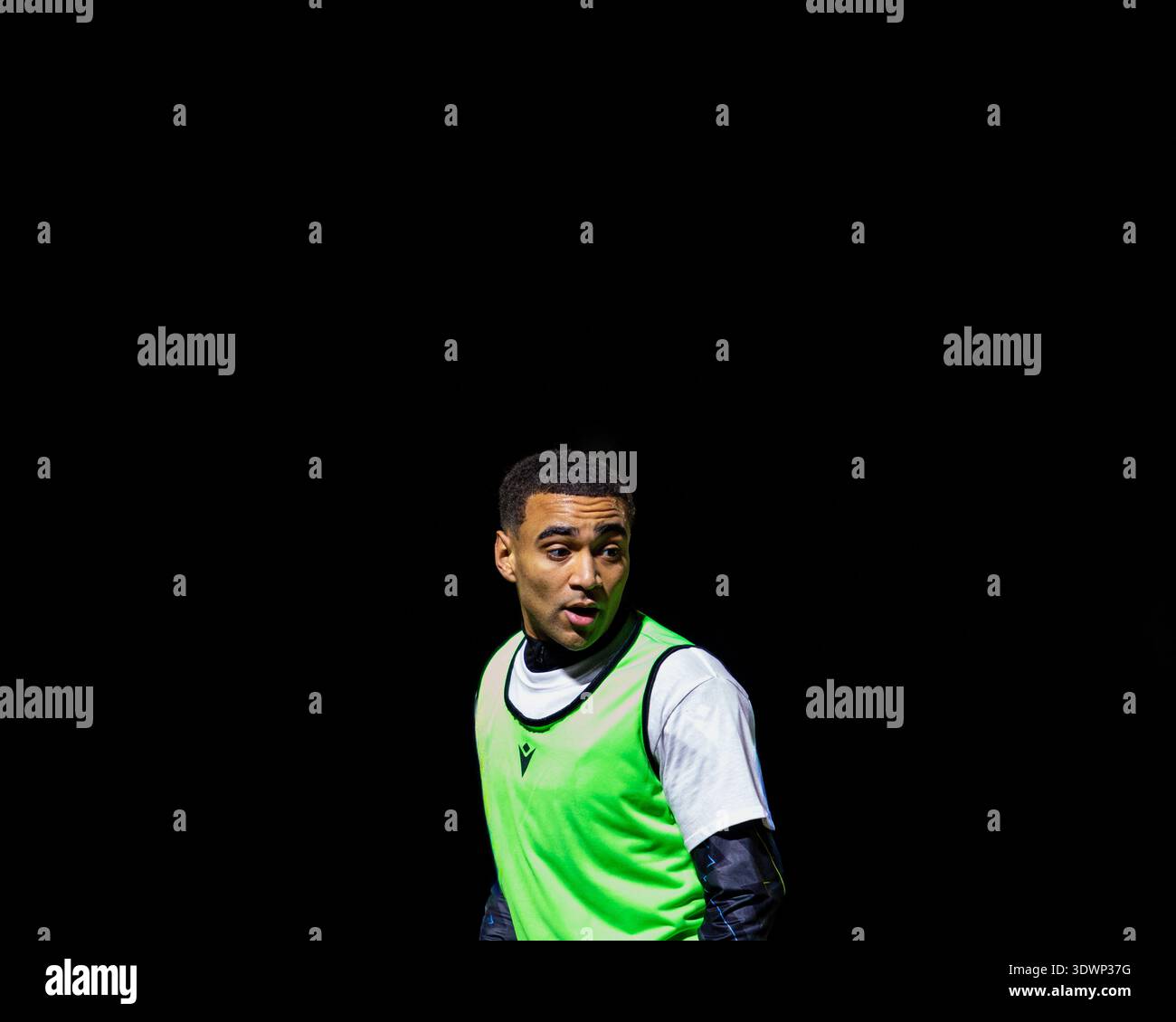 Ahsley Charles se réchauffe devant Bromley vs Crewe Alexandra FC 27/01/26 Banque D'Images