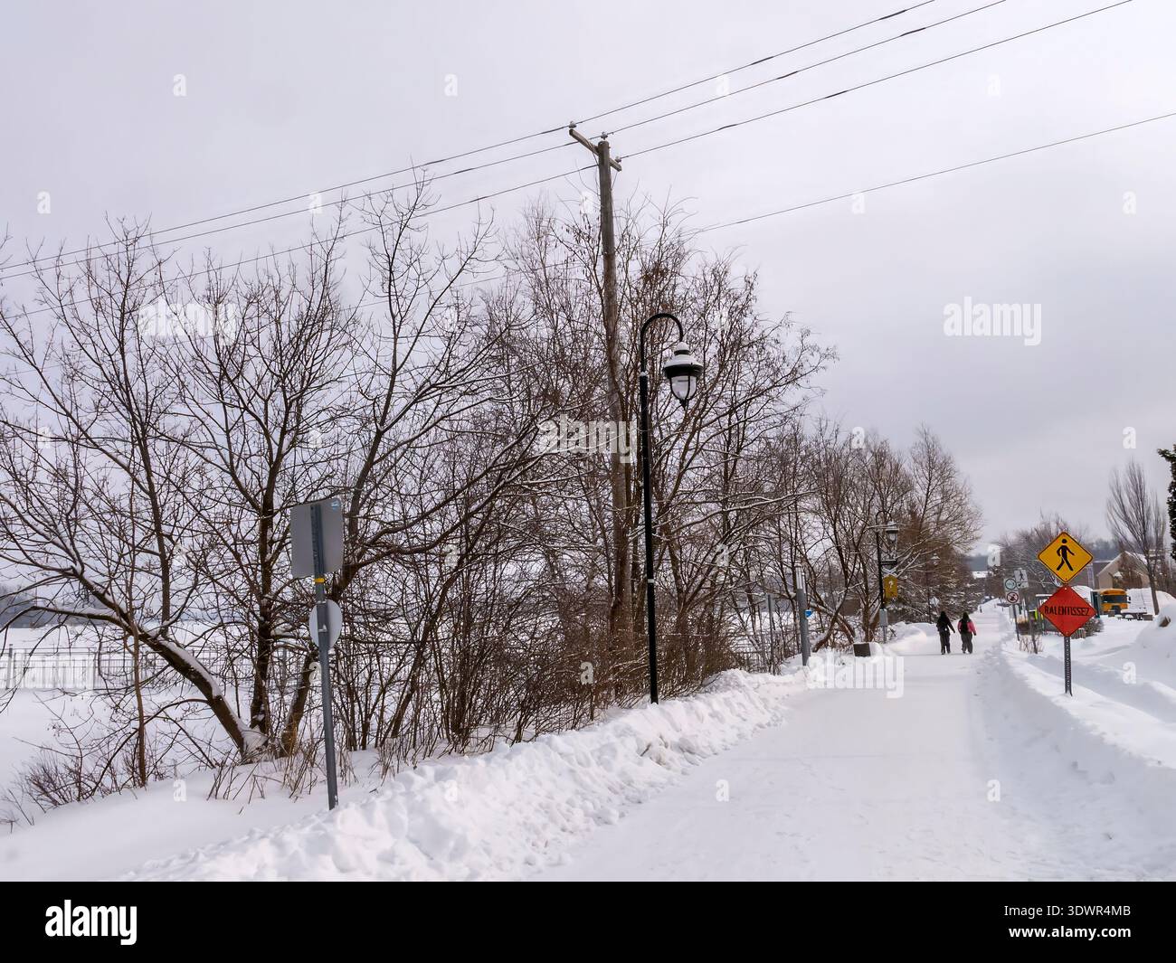 Hiver au Lac Boivin à Granby, Québec, Canada. La zone autour de l'office d'information touristique est populaire pour commencer une visite autour du lac, l'été ou WINT Banque D'Images