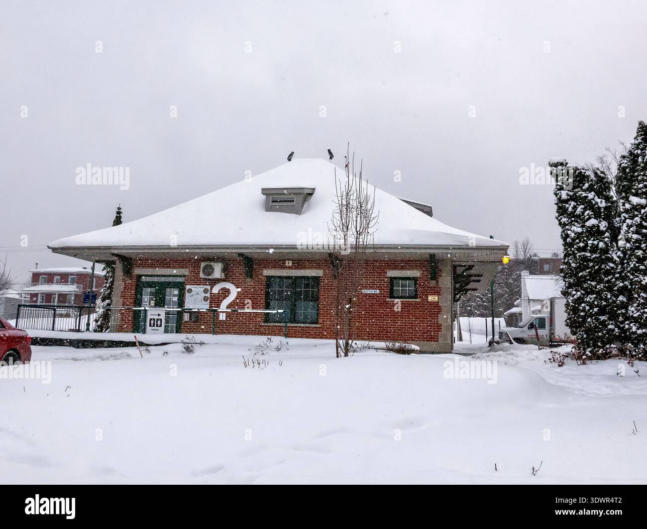 Hiver au Lac Boivin à Granby, Québec, Canada. La zone autour de l'office d'information touristique est populaire pour commencer une visite autour du lac, l'été ou WINT Banque D'Images