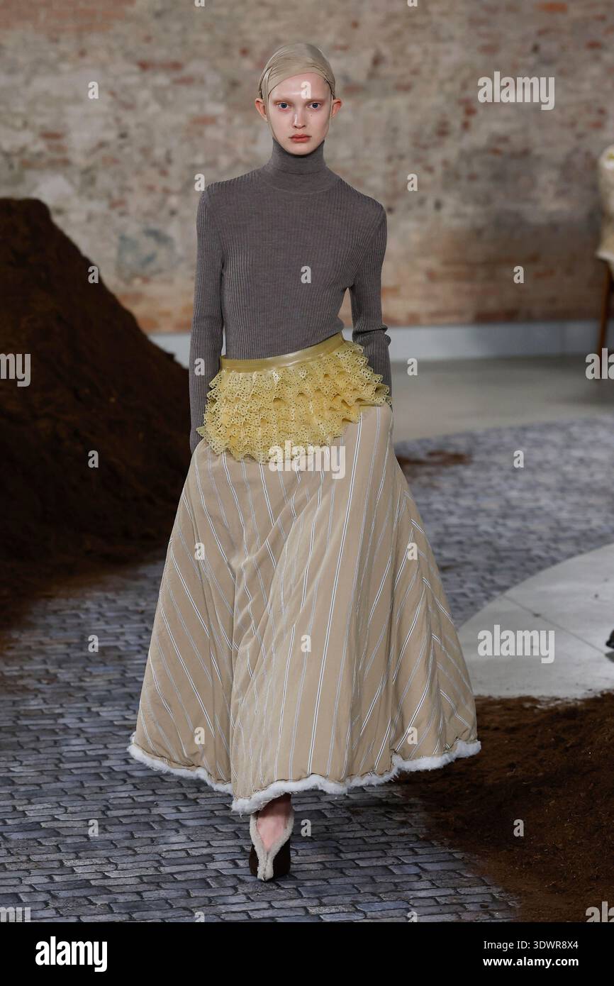 Milan, Italien. 27 février 2026. Défilé MOSCHINO automne/hiver 2026-2027 pendant la Fashion week de Milan le 2026 février - Milan, Italie 27/02/2026 crédit : dpa/Alamy Live News Banque D'Images