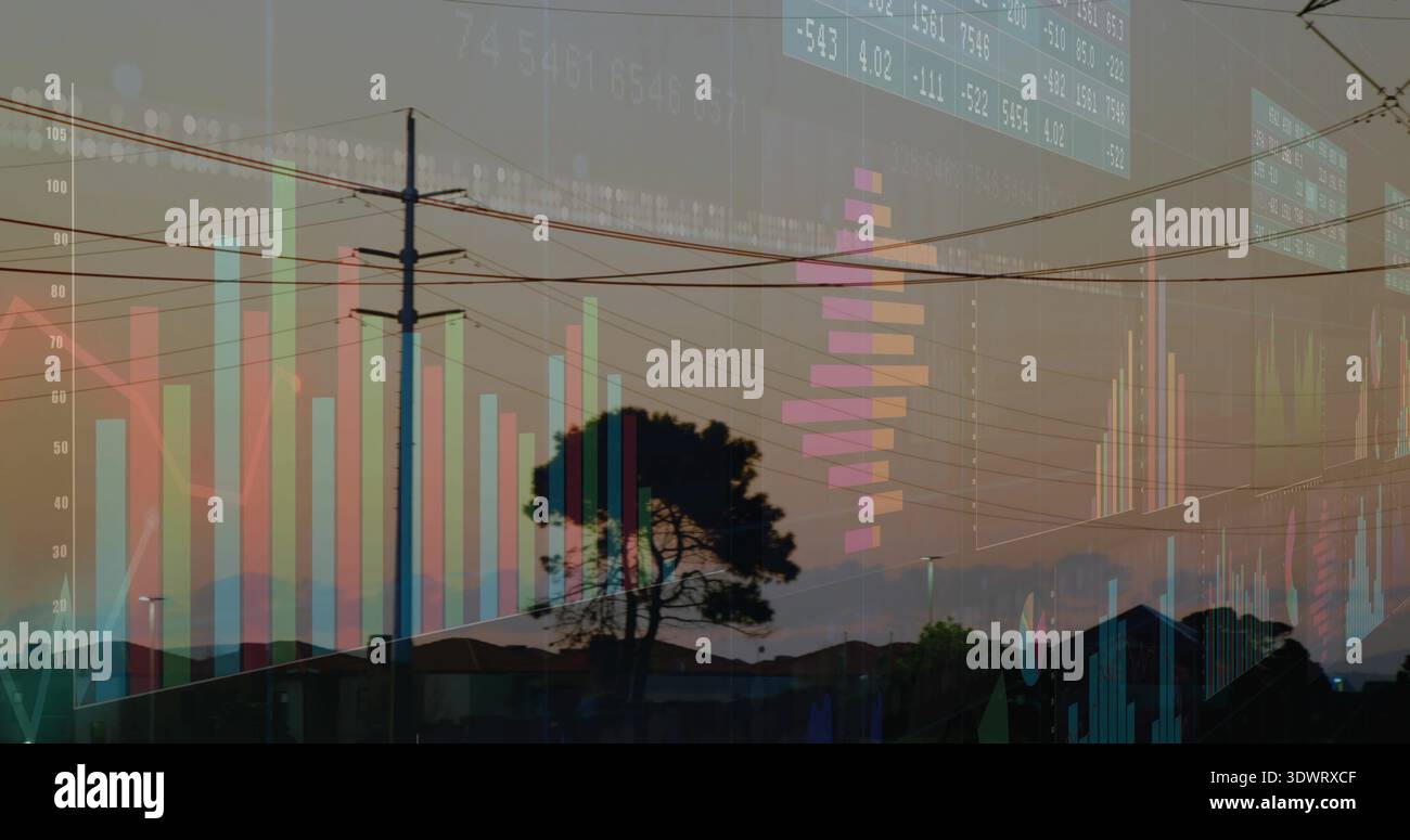 Montrant un poteau utilitaire avec des traverses, des lignes et des arbres silhouettant les maisons au crépuscule, avec des graphiques de données Banque D'Images