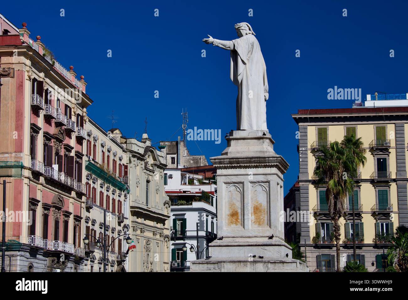 Statue monumentale de Dante Alighieri Piazza Dante Naples Italie Europe Banque D'Images