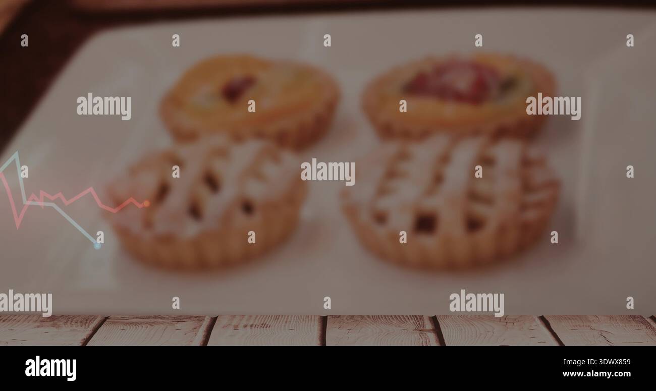 Montrant quatre tartes aux fruits, treillis et confiture, sur assiette sur bois, saupoudré de sucre avec graphique de ligne faible Banque D'Images