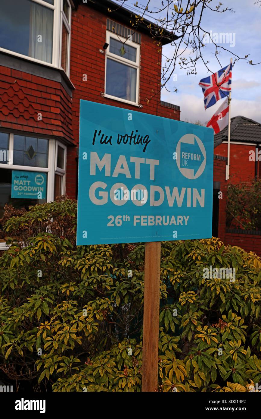 Le Parti réformiste britannique signe « je vote Matt Goodwin » dans un jardin pour l’élection partielle de Gorton et Denton, Denton (M34), Greater Manchester, Royaume-Uni. Banque D'Images