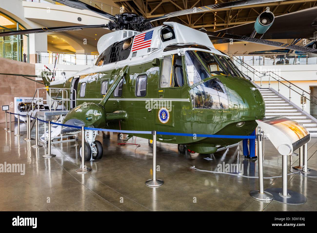 Simi Valley, CA, États-Unis - 29 novembre 2025 : vue extérieure de l'hélicoptère présidentiel original Marine One exposé au Ronald Reagan Presidential Banque D'Images