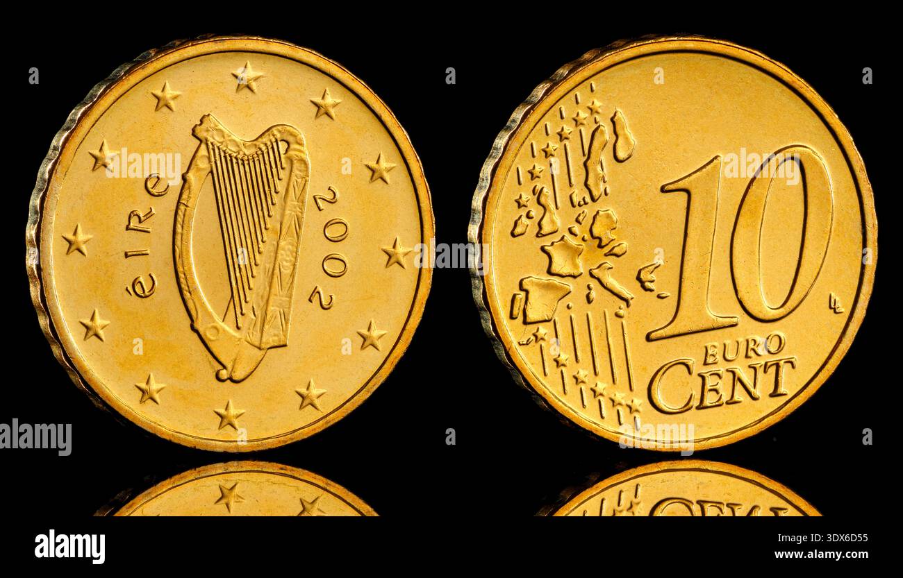 La pièce irlandaise de 10 cents , en circulation depuis 2002, présente la harpe celtique (conçue par Jarlath Hayes) avec « Éire » et l'année. Banque D'Images