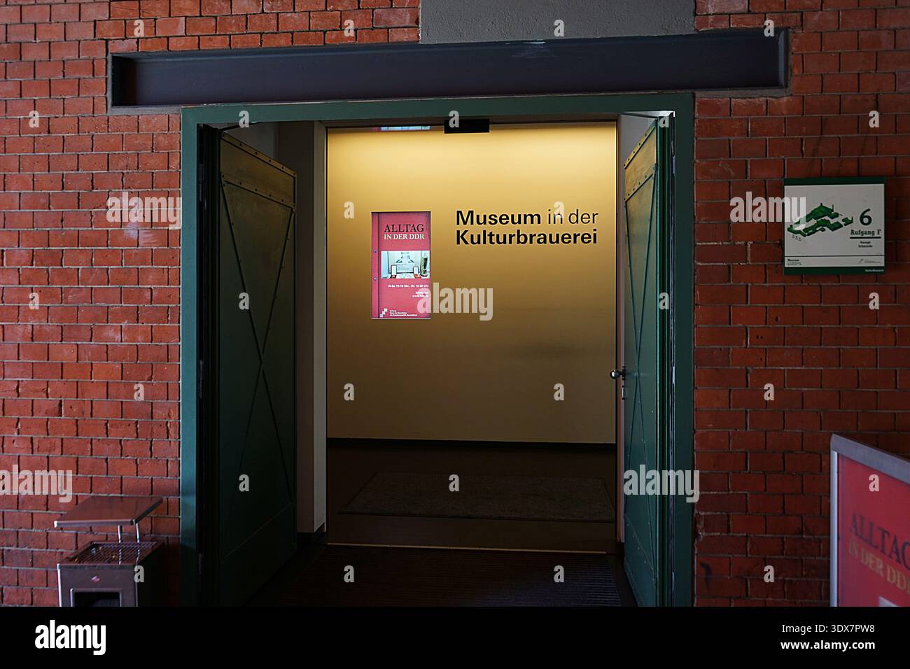 Intérieur et extérieur du Museum in der Kulturbrauerei, Berlin, présentant l'exposition « la vie quotidienne en RDA ». 20 avril 2018. Banque D'Images