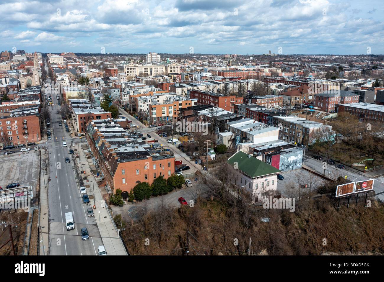 Baltimore Maryland - 23 février 2022 : vue aérienne des Row Houses et du bâtiment à Baltimore près de Penn Station Banque D'Images
