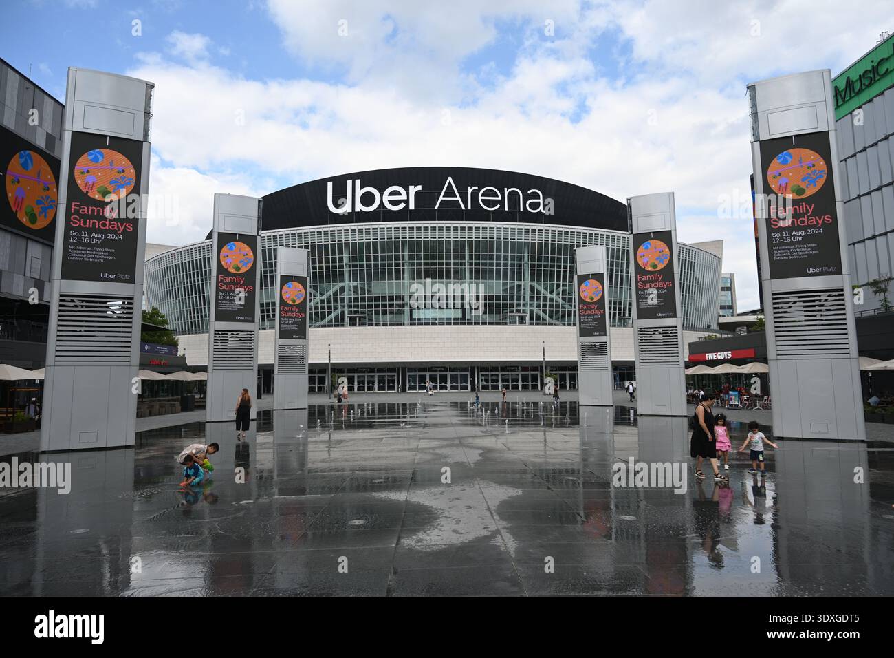 Berlin, Allemagne - 3 août 2024 : Uber Arena une arène intérieure polyvalente dans le quartier Friedrichshain de Berlin, Allemagne. Banque D'Images