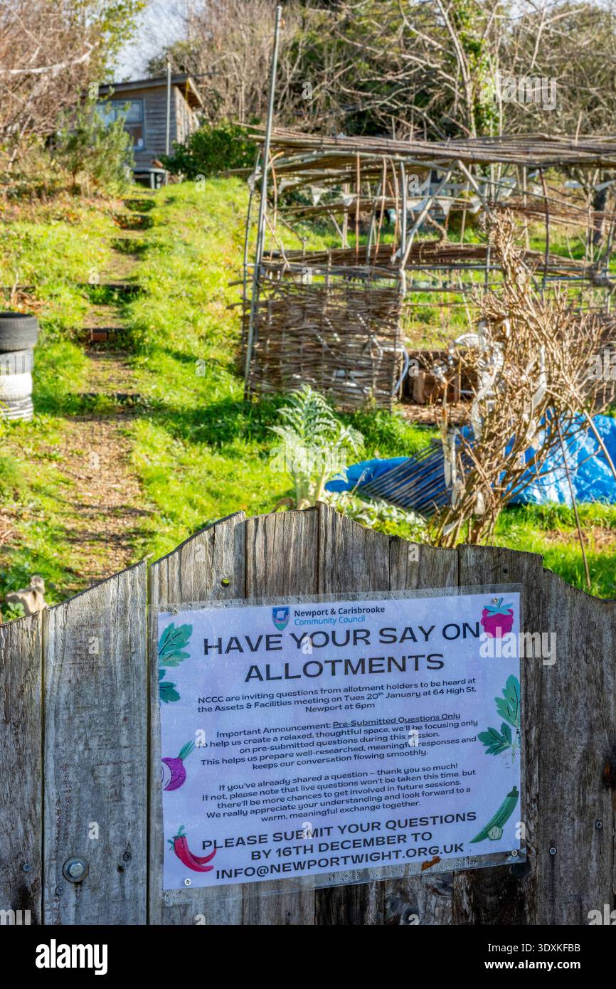 Signez invitant les gens à faire des commentaires ou à avoir leur mot à dire sur les lotissements sur l'île de wight Royaume-Uni. Affiche demandant aux locataires de commenter, Newport. Banque D'Images