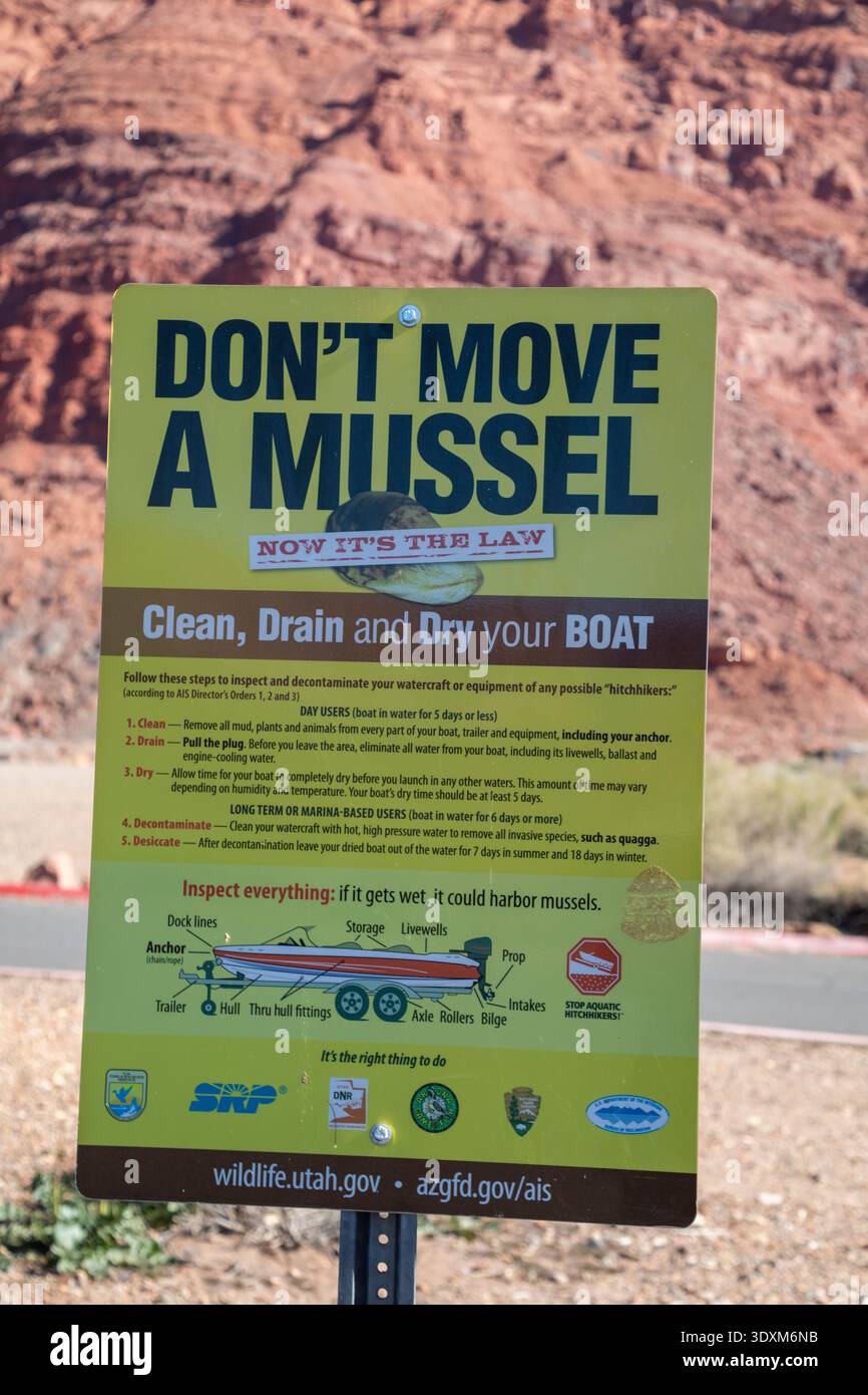 Lee's Ferry, Arizona - instructions et équipement au site de lancement du Lee's Ferry sur le fleuve Colorado pour éliminer les zèbres envahissants et les quagga mus Banque D'Images