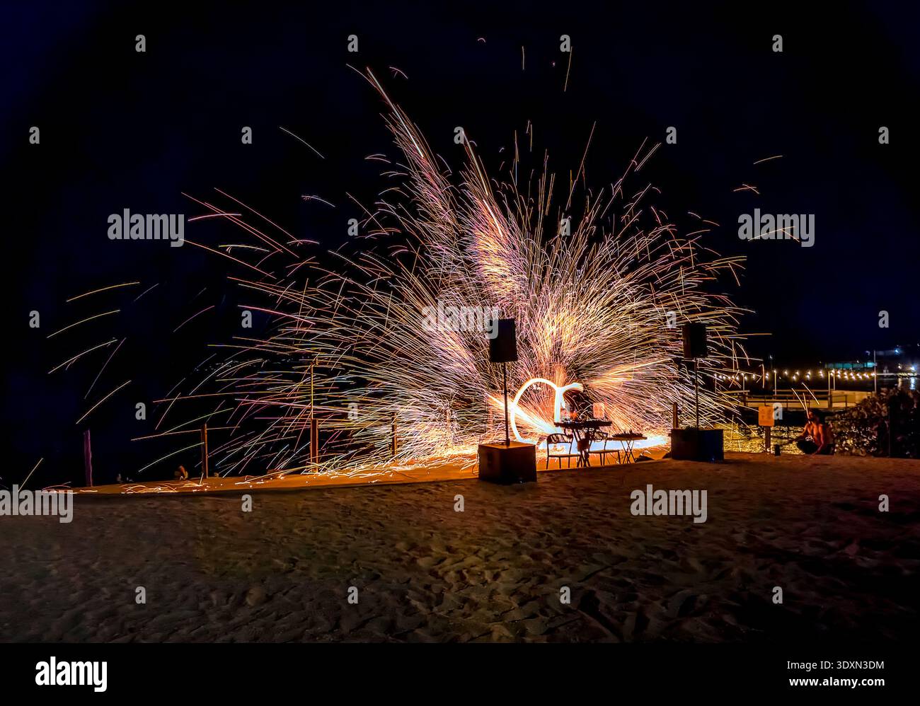 Spectacle de feu en bord de mer dans les Caraïbes Banque D'Images